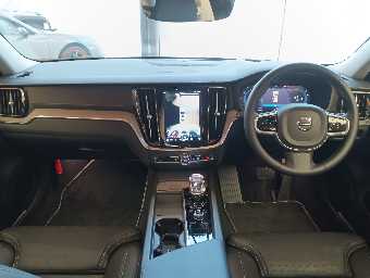 VOLVO S60 2023 Image 33