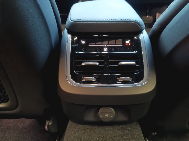 VOLVO S60 2023 Image 40