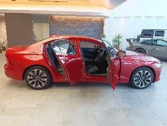 VOLVO S60 2023 Image 5