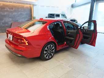 VOLVO S60 2023 Image 6