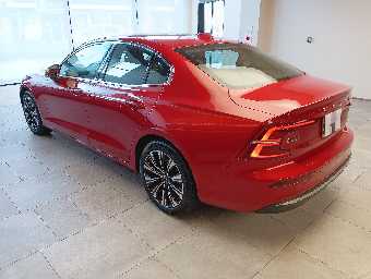 VOLVO S60 2023 Image 9