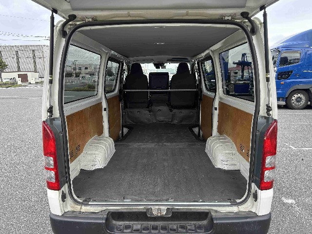 TOYOTA HIACE 2018 Image 22