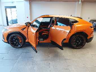 LAMBORGHINI URUS 2021 Image 11