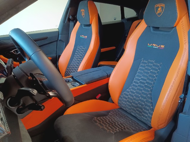 LAMBORGHINI URUS 2021 Image 25
