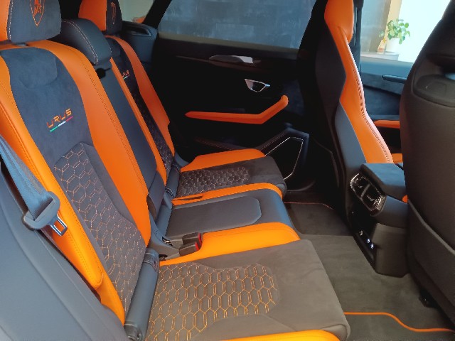 LAMBORGHINI URUS 2021 Image 32
