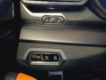 LAMBORGHINI URUS 2021 Image 45