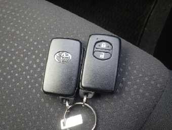 TOYOTA VITZ 2016 Image 9