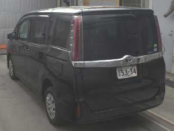 TOYOTA NOAH 2018 Image 2