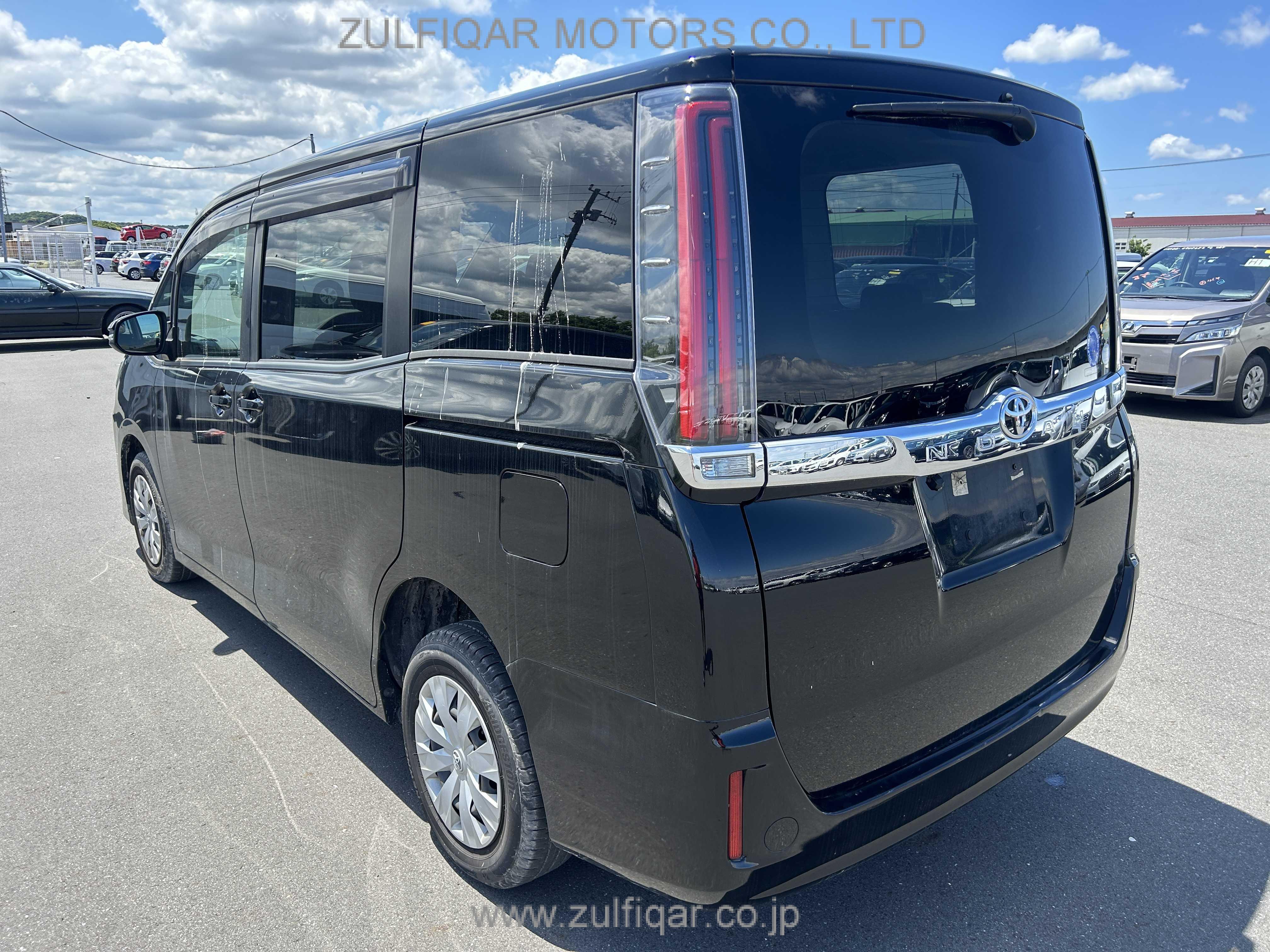 TOYOTA NOAH 2018 Image 19