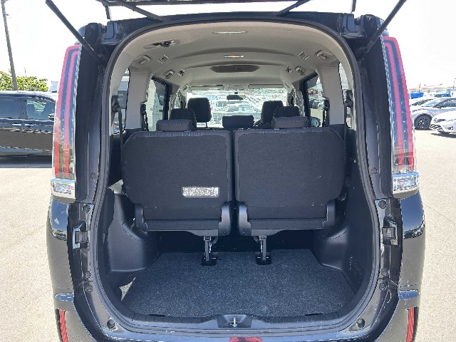 TOYOTA NOAH 2018 Image 24