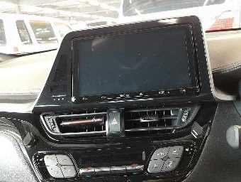 TOYOTA C-HR 2018 Image 10