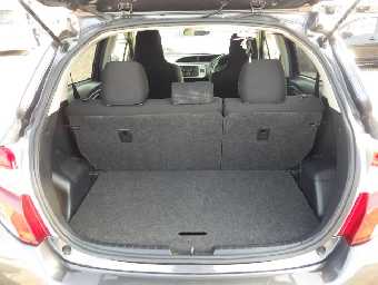 TOYOTA VITZ 2016 Image 13