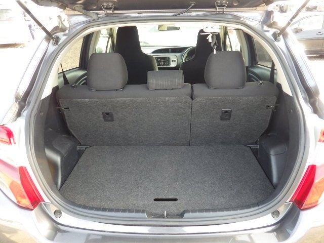 TOYOTA VITZ 2016 Image 21