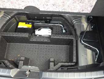 TOYOTA VITZ 2016 Image 14