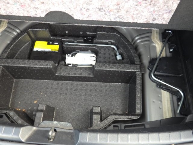 TOYOTA VITZ 2016 Image 22