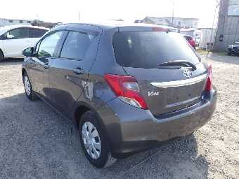TOYOTA VITZ 2016 Image 4