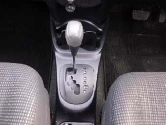 TOYOTA VITZ 2016 Image 6