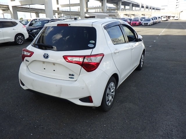 TOYOTA VITZ 2019 Image 20