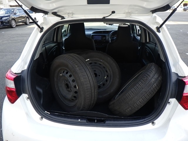 TOYOTA VITZ 2019 Image 22