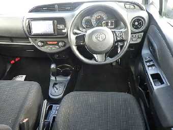 TOYOTA VITZ 2019 Image 8