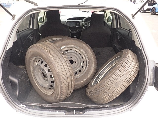 TOYOTA VITZ 2019 Image 27