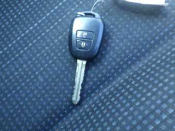 TOYOTA VITZ 2016 Image 10