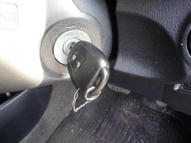 TOYOTA VITZ 2016 Image 21