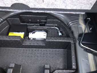 TOYOTA VITZ 2016 Image 14