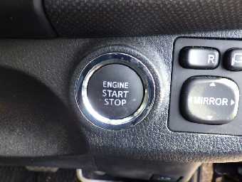 TOYOTA VITZ 2016 Image 9