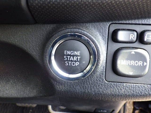 TOYOTA VITZ 2016 Image 22