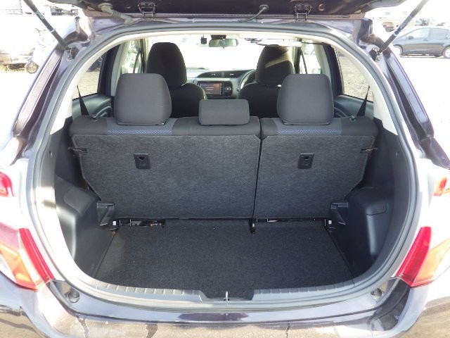 TOYOTA VITZ 2016 Image 28