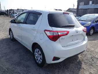 TOYOTA VITZ 2017 Image 4