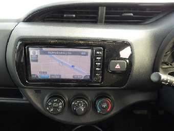 TOYOTA VITZ 2017 Image 8