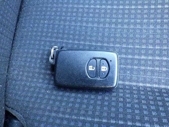 TOYOTA VITZ 2017 Image 22