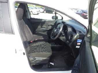 TOYOTA VITZ 2017 Image 12