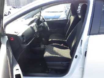 TOYOTA VITZ 2017 Image 13