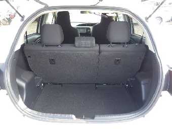 TOYOTA VITZ 2017 Image 15