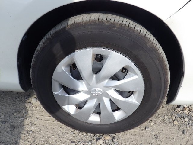 TOYOTA VITZ 2017 Image 33