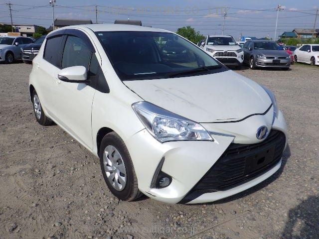 TOYOTA VITZ 2017 Image 8