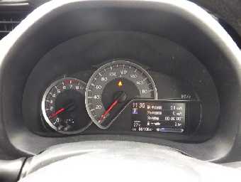 TOYOTA VITZ 2016 Image 9