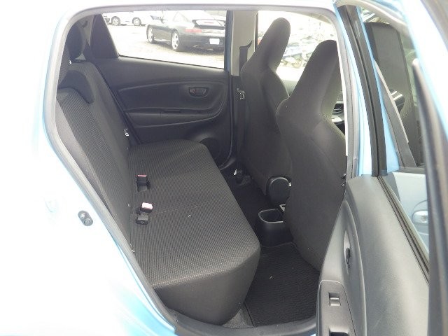 TOYOTA VITZ 2016 Image 25