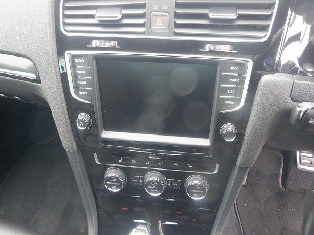 VOLKSWAGEN GOLF R 2015 Image 23