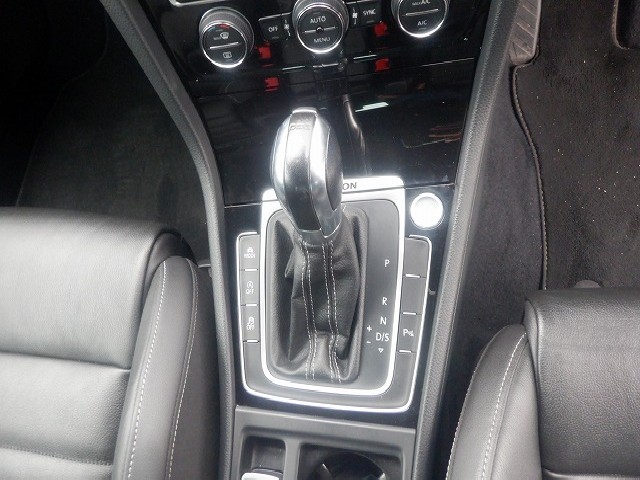 VOLKSWAGEN GOLF R 2015 Image 24