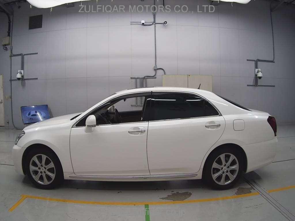 TOYOTA CROWN MAJESTA 2009 Image 4