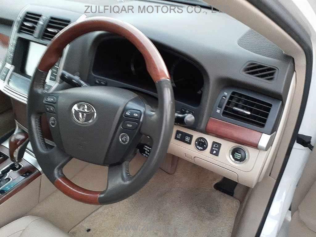 TOYOTA CROWN MAJESTA 2009 Image 7