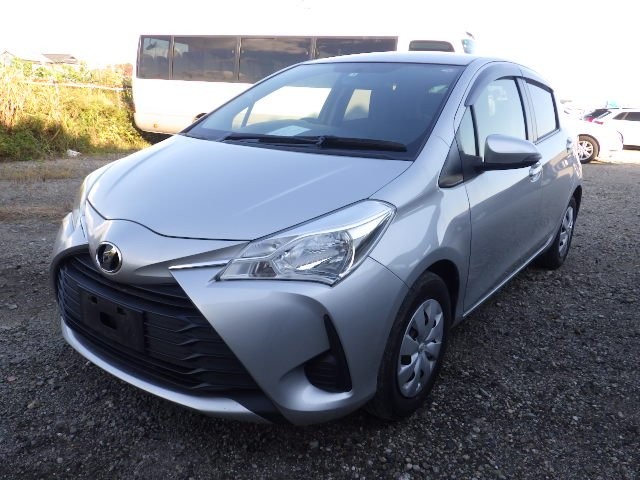 TOYOTA VITZ 2017 Image 19