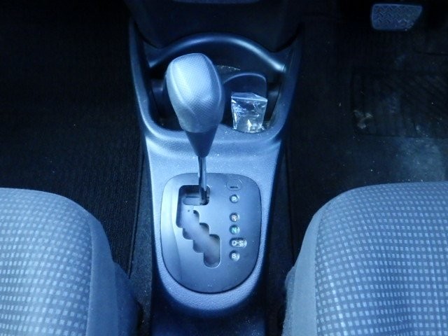 TOYOTA VITZ 2017 Image 23