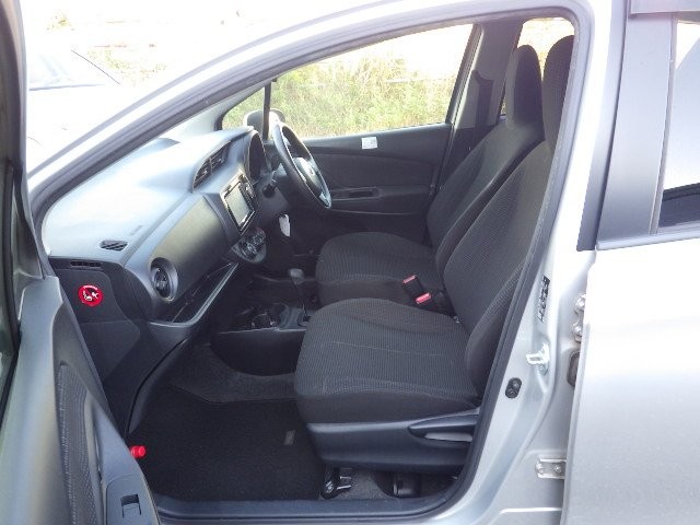 TOYOTA VITZ 2017 Image 28