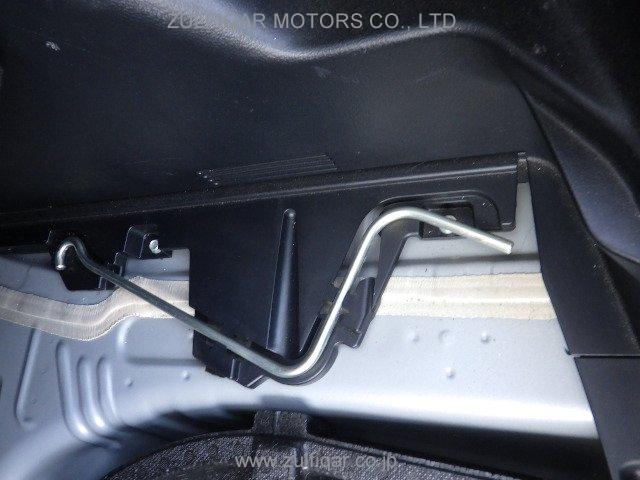 TOYOTA VITZ 2017 Image 32