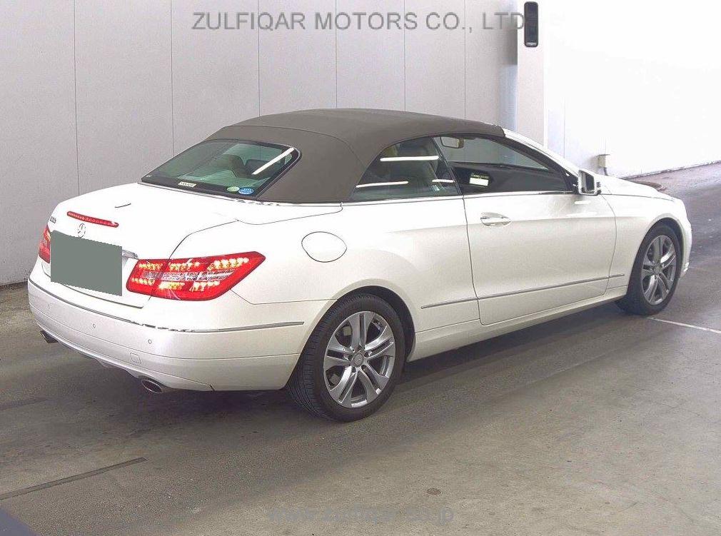 MERCEDES BENZ E CLASS 2011 Image 4